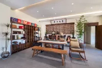 A Glowing mountain homestay