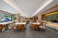 Burqin Rezen Select Hotel - parking