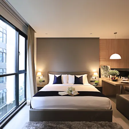 Alix Bangkok Hotel Отели рядом с достопримечательностью «Ночная жизнь RCA»