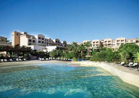 Coral Sea Aqua Club Resort Отели рядом с достопримечательностью «Бей- Набк»