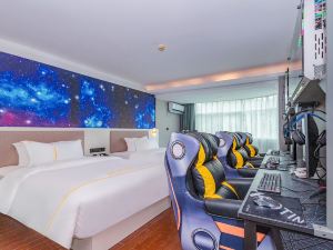 Guangfei Meiluotu E-sports Hotel(Huizhou West Lake Park bus station store)