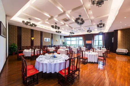 Taizhou International Jinling Hotel Отели рядом с достопримечательностью «Taizhou University»