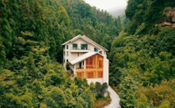 雅安雲上聽水民宿（碧峯峽）