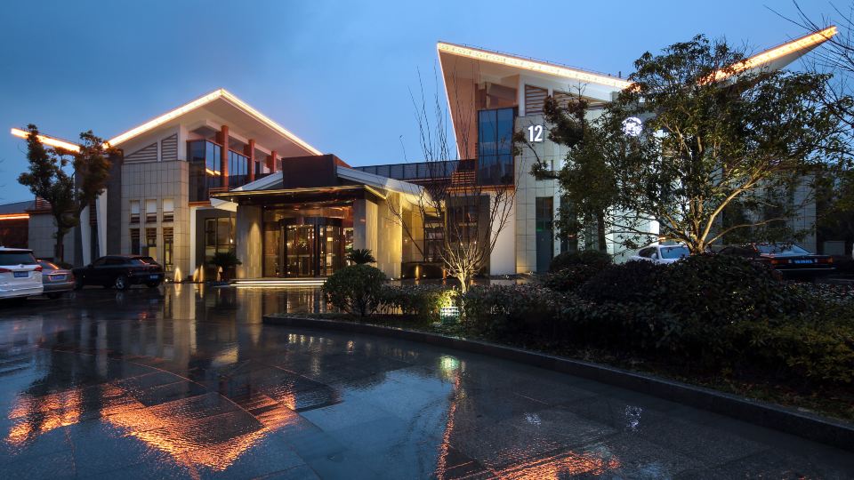 Begonia Hotel