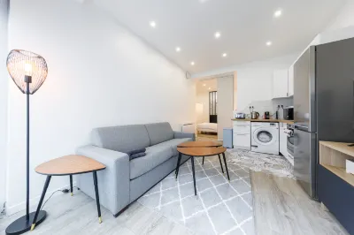 Luxurious and Cosy Apt in The Center of Paris 14 Hotell i Paris fjortonde arrondissement