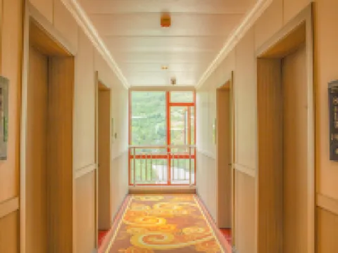 Chahuige Hotel Hotels in Zayu