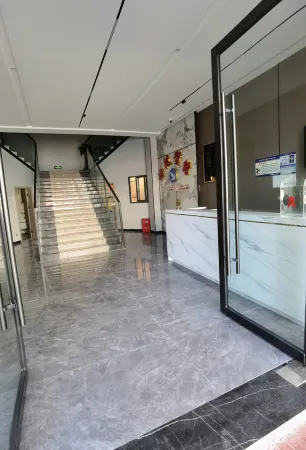 Yiyuan Hotel Отели рядом с достопримечательностью «SiChuan YaAnShi ShiMianXian BuXingJie»