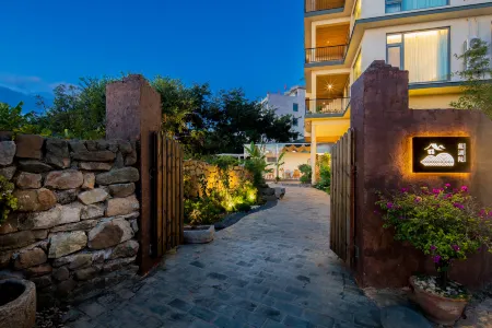 Fuxian Lake Blue Lake Homestay