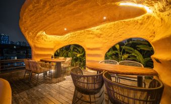 Yeshi · Cave Designer Hot Spring Hotel (Kuanzhai alley Southwest Jiaotong University)