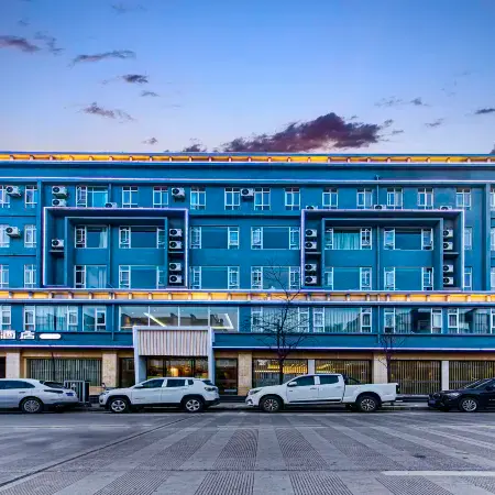 Yunzhishang Hotel (Weishan Ancient City Railway Station Store)