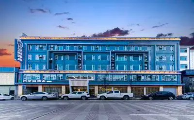 클라우즈 호텔(CLOUDS HOTEL) 호텔（웨이산고성고속철도역） 웨이산 호텔