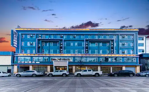 Yunzhishang Hotel (Weishan Ancient City Railway Station Store) فنادق في ويشان