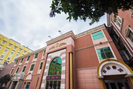 Xinxiang Jiuzhou Hotel (Railway Station Pangdonglai Plaza) Отели рядом со станцией Xinxiang Railway Station