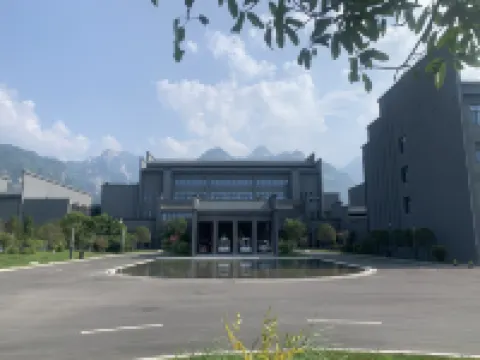 Shaanxi Dijian Nanshan (Huashan) Hot Spring Hotel Hotels in Huayin