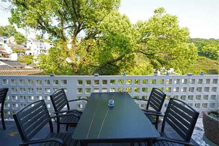 Hangzhou Zhuge Homestay (Xihu Scenic Area) Отели рядом с достопримечательностью «Zhijiang College of Zhejiang University of Technology»