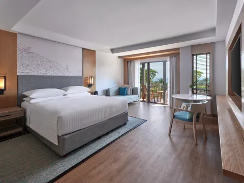 ห้องพักขนาดใหญ่, เตียงคิงไซส์ 1 หลัง, วิวสระว่ายน้ำ