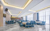 Vienna International Hotel (Yunfu Century Avenue) - parking