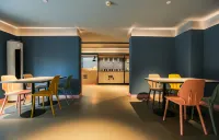 HanTing Hotel (Hanzhong Chenggu County Zhangqian Road) - parking
