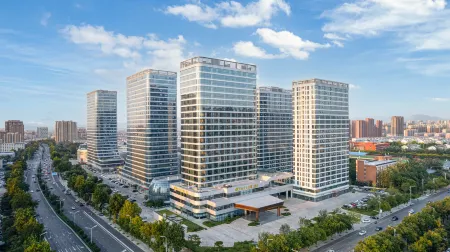 Grand New Century Hotel Jinan Отели рядом с достопримечательностью «Jinan Engineering Vocational and Technical College (Xiuyuanhe Campus)»