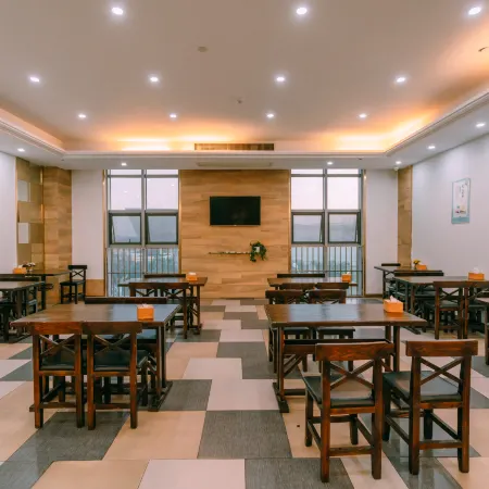 Qingmu Platinum Hotel (Ma'anshan He County Zhengpugang)