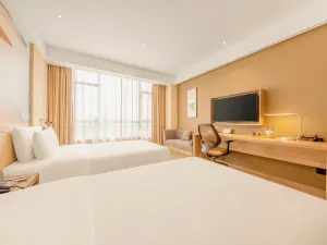 Atour Hotel (In People′s Square Of  Maoming High-speed Railway Station)
