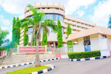 Royal Birds Hotel & Towers Отели в г. Акуре