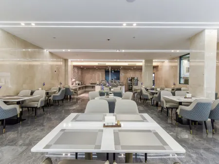 Chaoman Smart Hotel (Lincang People's Hospital City No. 1 Middle School)