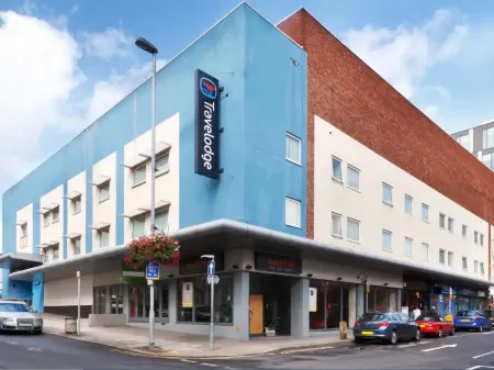 Travelodge Newport Central Отели в г. Кумбран