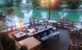 Yangshuo Banxian Bieyuan Homestay (Yulonghe Bamboo Rafting Yulongqiao Wharf Branch)