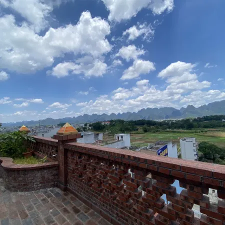 Du'an Honghuozhuan Art Homestay (Du'an High-Speed Railway Station)