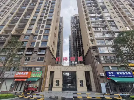 Xunguang Light Luxury Apartment (Nanning Jinqiao Passenger Transport Station Subway Station) Отели рядом с достопримечательностью «Guangxi Health Vocational and Technical College»