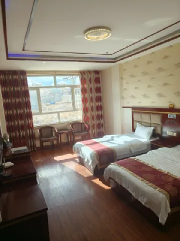 Nangqian Golden Holiday Hotel فنادق في نانغ تشيان