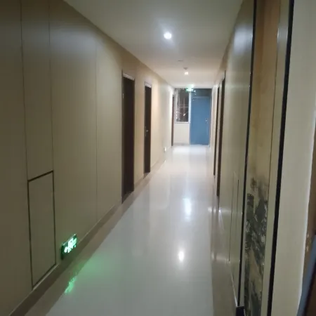 Three Gate Friendship Business Hotel