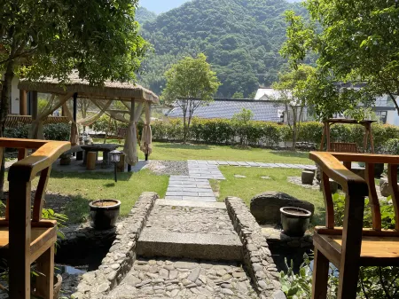 Huangshan Taiping Lake North Bank Yanqiju Отели рядом с достопримечательностью «Dongtianwan Scenic Spot»