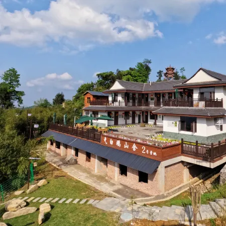 Muchuan Baixian Mountain House