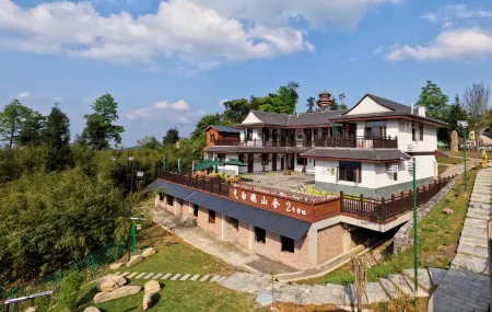 Muchuan Baixian Mountain House Отели в г. Мучуань