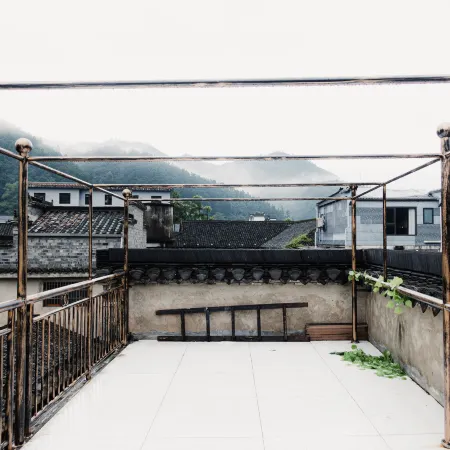 Yao see Mountain hostel