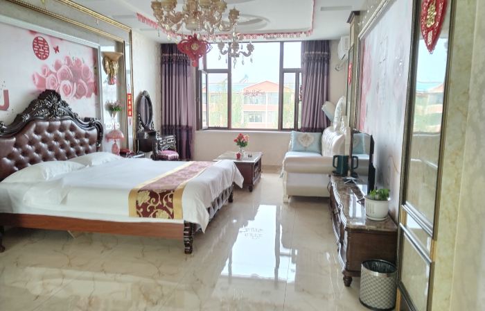Helong Xinsi Road Business Hotel