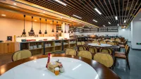 Qiyunshan Yuehua Resort Hotel (Qiyunshan Mountain Ecological And Cultural Tourism Zone) - parking