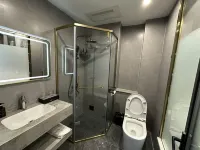 One Three Seven Land Hotel