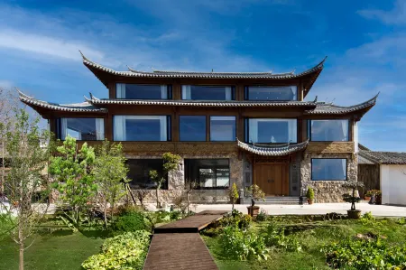 Muye Mountain Residence · Golden Light on the Snow Mountains(Baisha Ancient Town Branch) Отели рядом с достопримечательностью «Wenbi Reservoir»