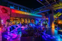Comments Hotel - bar