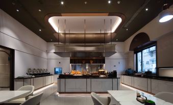 Atour Hotel Shanghai Jing'an Xizang North Road Metro Station