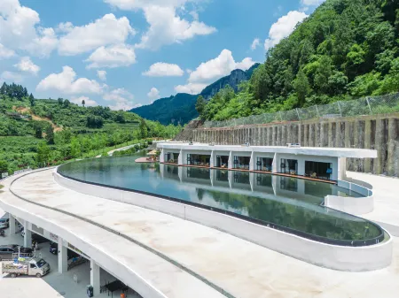 Baian Xide Hotel Отели рядом с достопримечательностью «Bishui Yun Mendun»