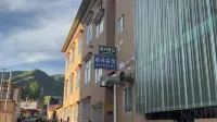 Luqu Ruixiang Hotel Hotels near Xicang Temple