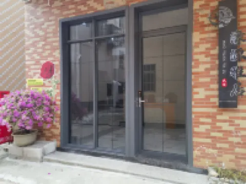 濠源雅居民宿 白兔瓷磚三磚融合文化體驗館（大濠沖）附近的飯店