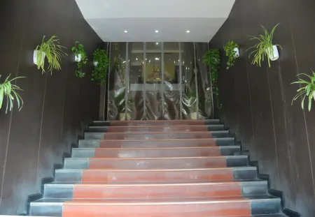 Defu Business Hotel (Yilong Xinzhengzhen Branch)