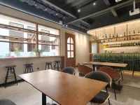 Wuyuan · Tranquil Time: Day Coffee & Night Wine Vacation Guesthouse (Huangling Scenic Area Branch)