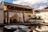 Lingbai · Lanyinshe | Snow Mountain Private Hot Spring Boutique Stay (Baisha Old Town)