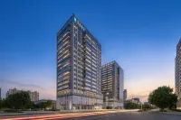 HanTing Hotel (Weinan Fuping Shuangchuang Building) - parking